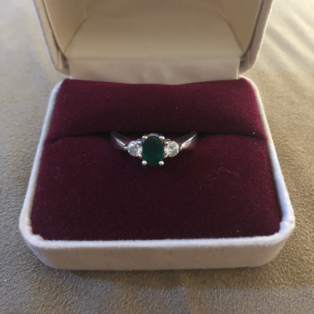 Emerald/diamond ring